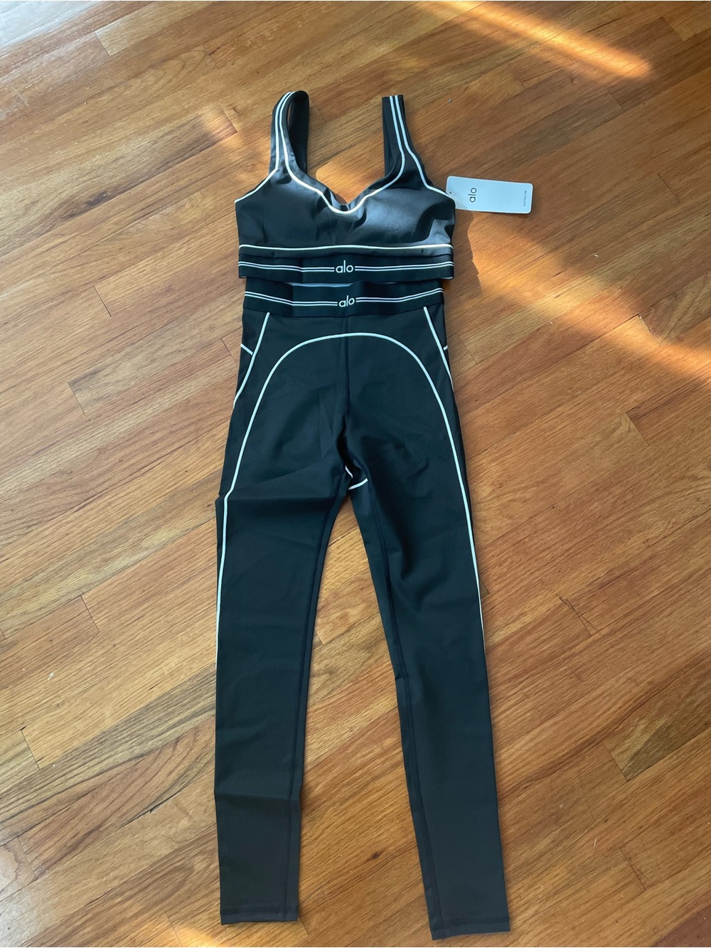 ALO Yoga Black Leggings with White Contrast Piping